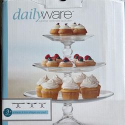 Dailyware 3 tier glass footed platter