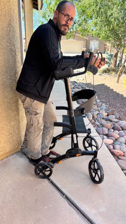 HOMCOM Upright Forearm Rollator Walker with Seat – Like New