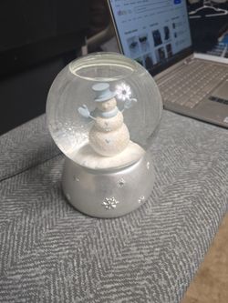 Snowman Musical Globe