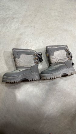 Snow boots