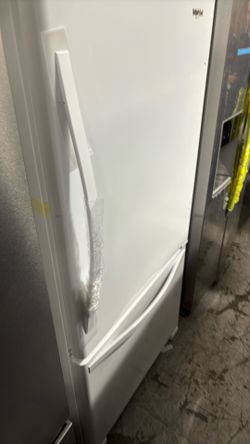 33 inch wide bottom freezer refrigerator
