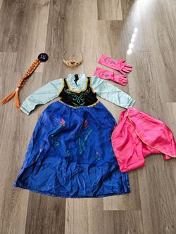 Anna Halloween costume used size 3-4 t