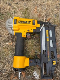 DeWALT 16 Gauge Finish Nailer - Pneumatic