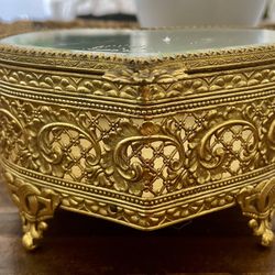Vintage Hollywood’s Regency Gold Filigree Heart-shape Jewelry Box