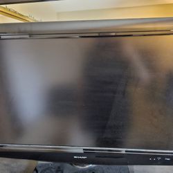 Sharp LCD 32 INCH TV. WORKS PERFECTLY 