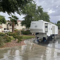 2003 Coachmen Sommerset 5th Wheel RV