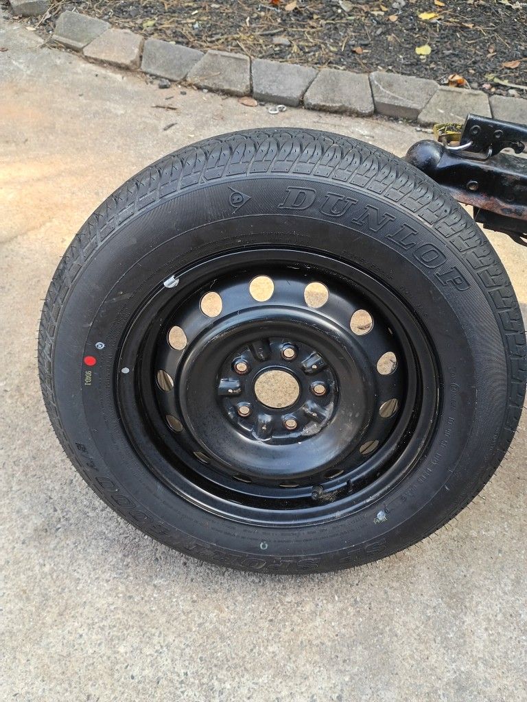 $70 New Dunlap SP Sport 4000 A/S. 205/65 /R15