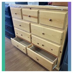 9 drawers dresser / Nine drawers dresser