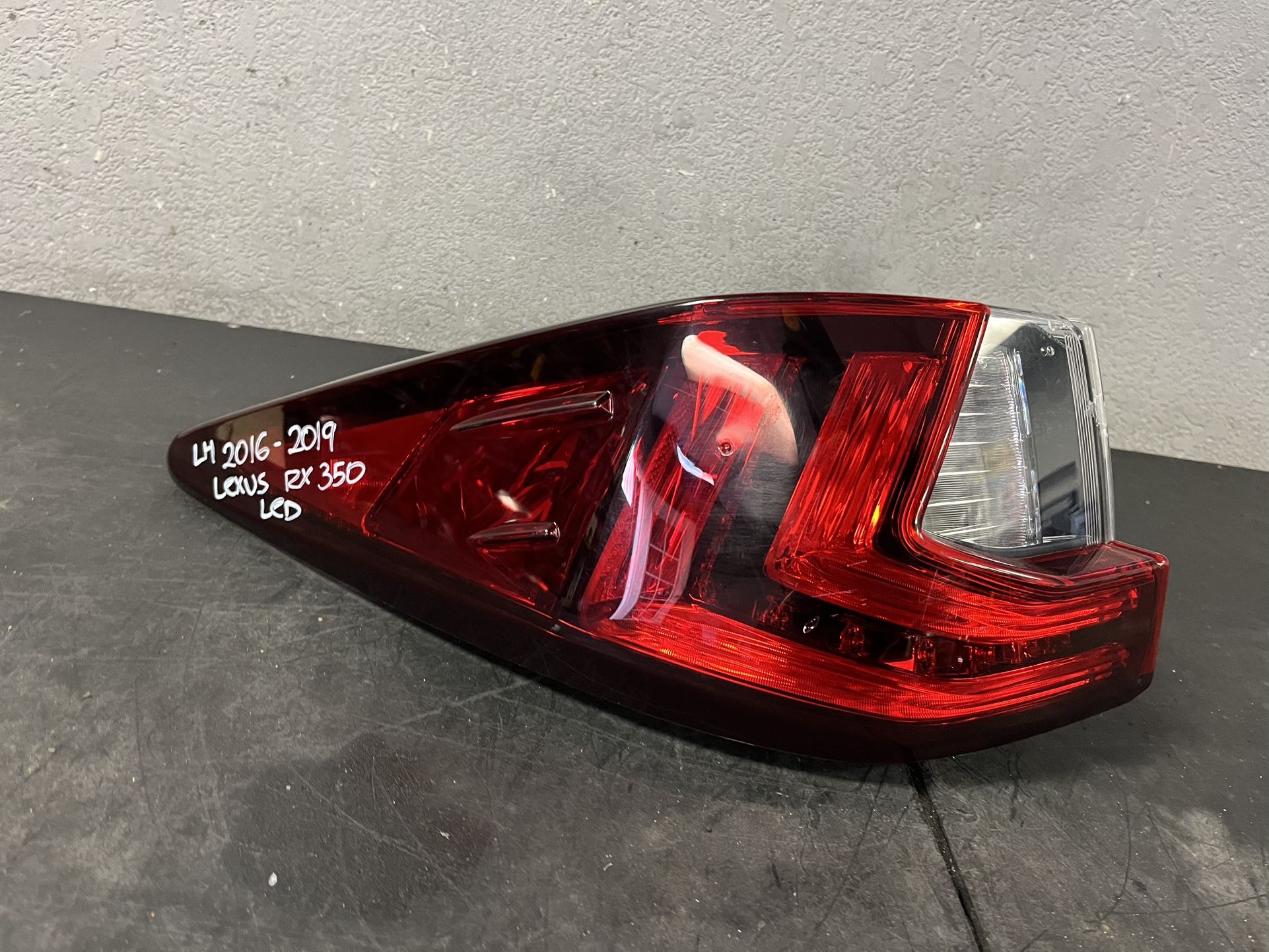 2016-2017-2018-2019 LEXUS RX LEFT TAIL LIGHT LED OEM USED