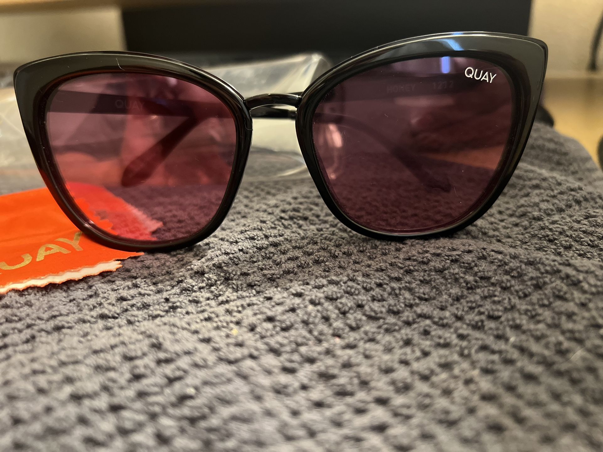 Quay Honey #1212 - Sunglasses for Sale in Hemet, CA - OfferUp