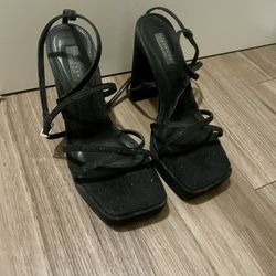 Strappy Platform Sandals in Back Glitter Size 6