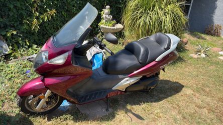 Honda 2009 silver wing 600 cc