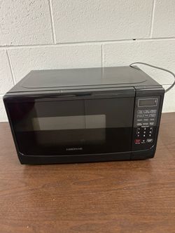 Farberware 700-Watt Compact Countertop Microwave Oven 0.7cuft