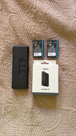 Insta360 X5 batteries and charger