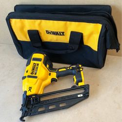 DCN660 DEWALT 20V MAX XR Lithium-Ion Electric Cordless 16-Gauge Angled Finishing Nailer (Tool Only)