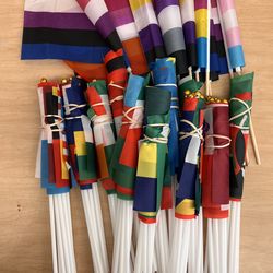 80 Small decoration flags