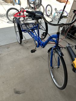 Esta bicicleta tres llantas
