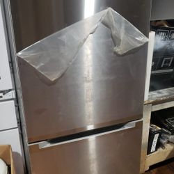 Element Refrigerator Bottom Freezer 30"w Never Used With A Dent 