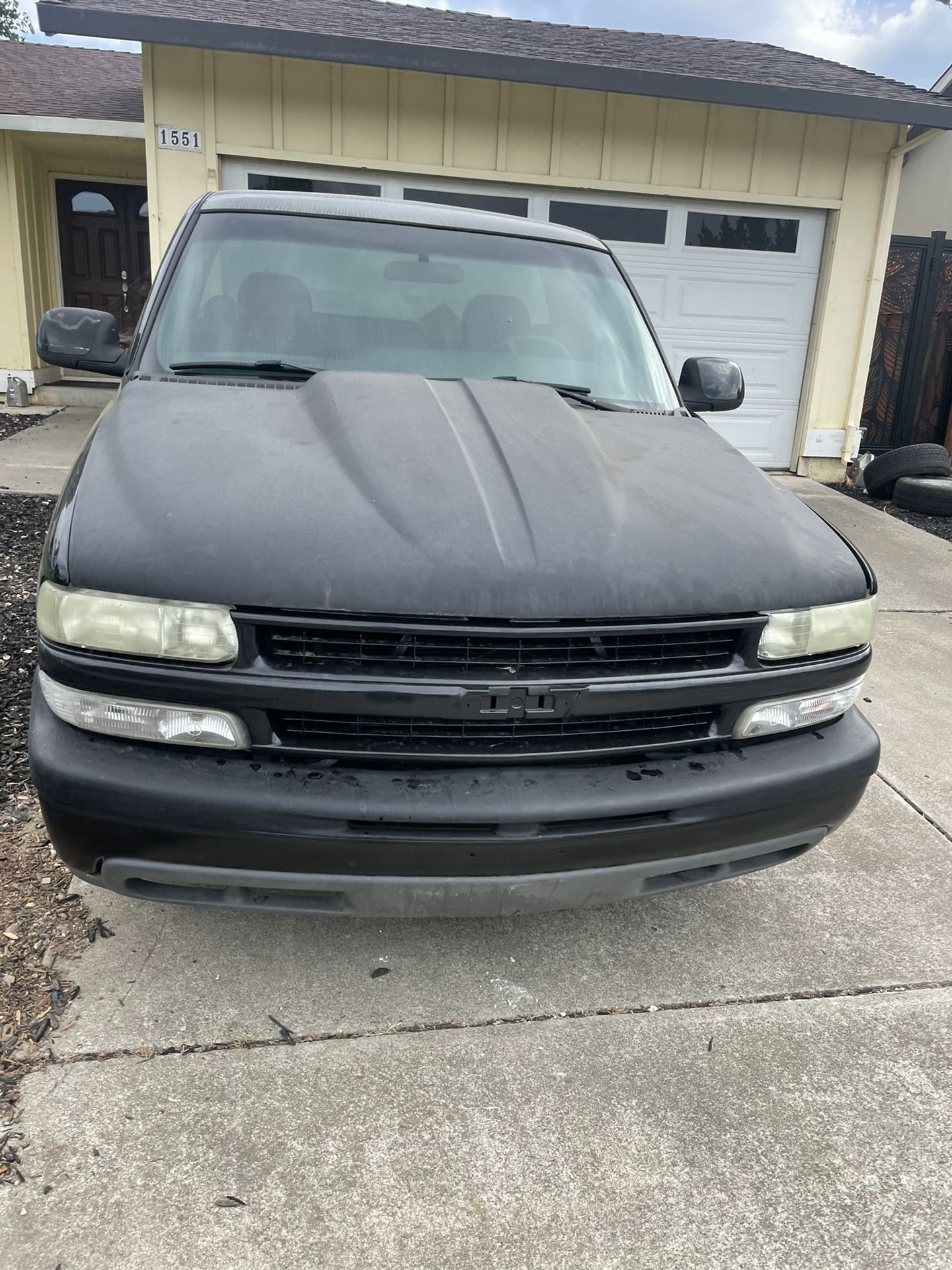 9 9 To 2002 Chevy Silverado Hood & Roll pan