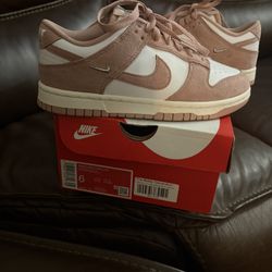 Women’s Nike Dunk Low  Size 6 