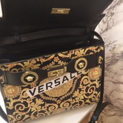 Versace Hang Purse Brand New With Receipt 