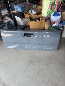 Nissan frontier tailgate