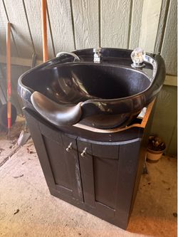 Cosmetic sink for hair styling