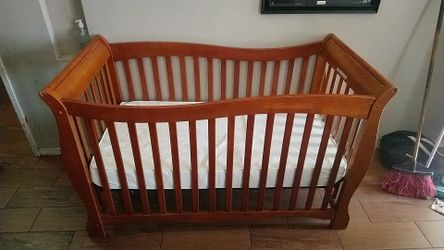 Cuna de madera