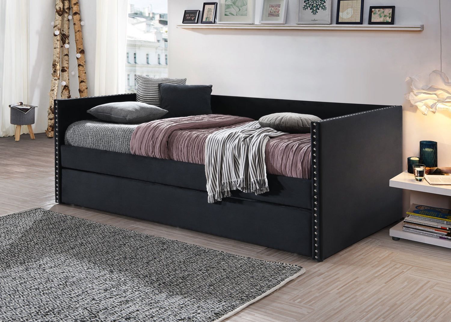 Stylish & Versatile Daybed with Pull-Out Trundle