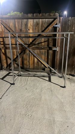 Clothing Rack/Raca De Ropa
