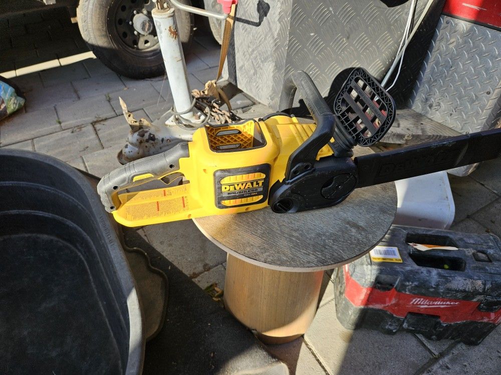 Dewalt 60v Chsinsaw. Tool