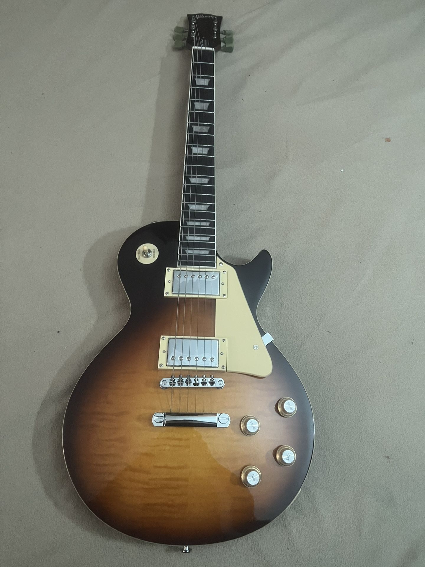 “New” Les Paul Guitar 
