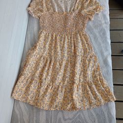 Indulge in style women's floral dress Sz M