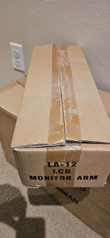 LA-12 FLAT PANEL MONITOR ARM (WALL MOUNT TYPE) UNUSED SEALED BOX