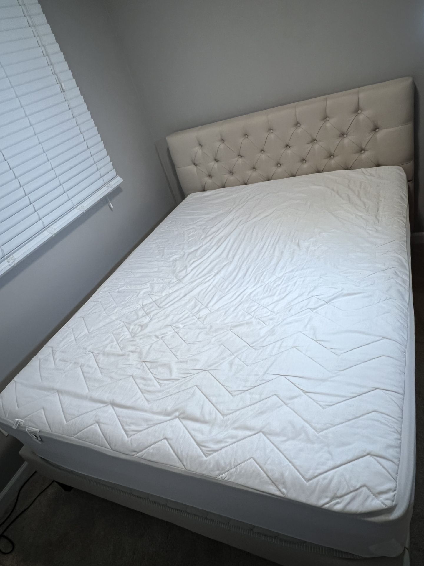 Upholstered Platform Bed Frame Queen