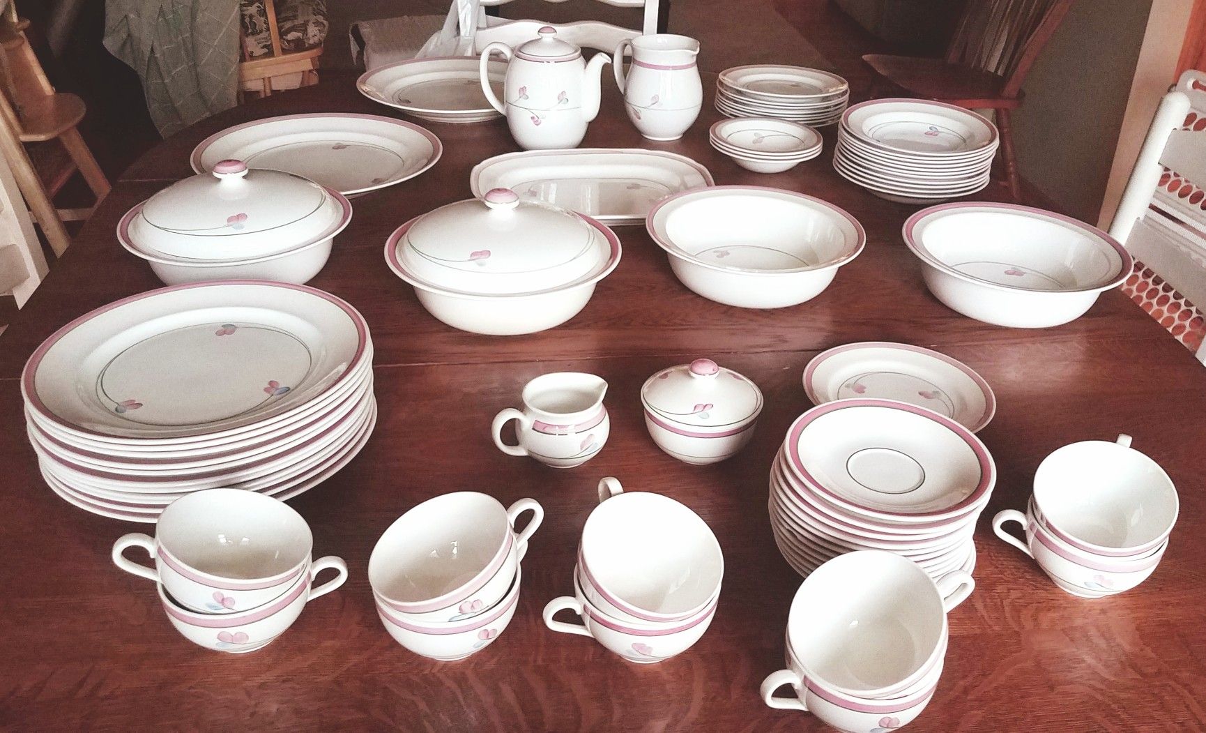 Rorstrand "Jenny" 555 handmade in Sweden Vintage Dishes beautifully hand painted, dishwasher safe! Over 65 pieces.