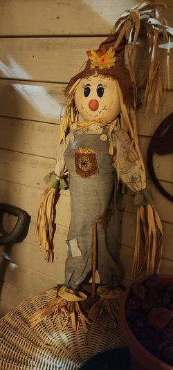 Fall Scarecrow Decorative Figure
