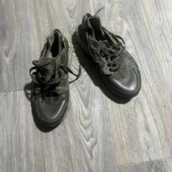 size 10 women nike shoes 