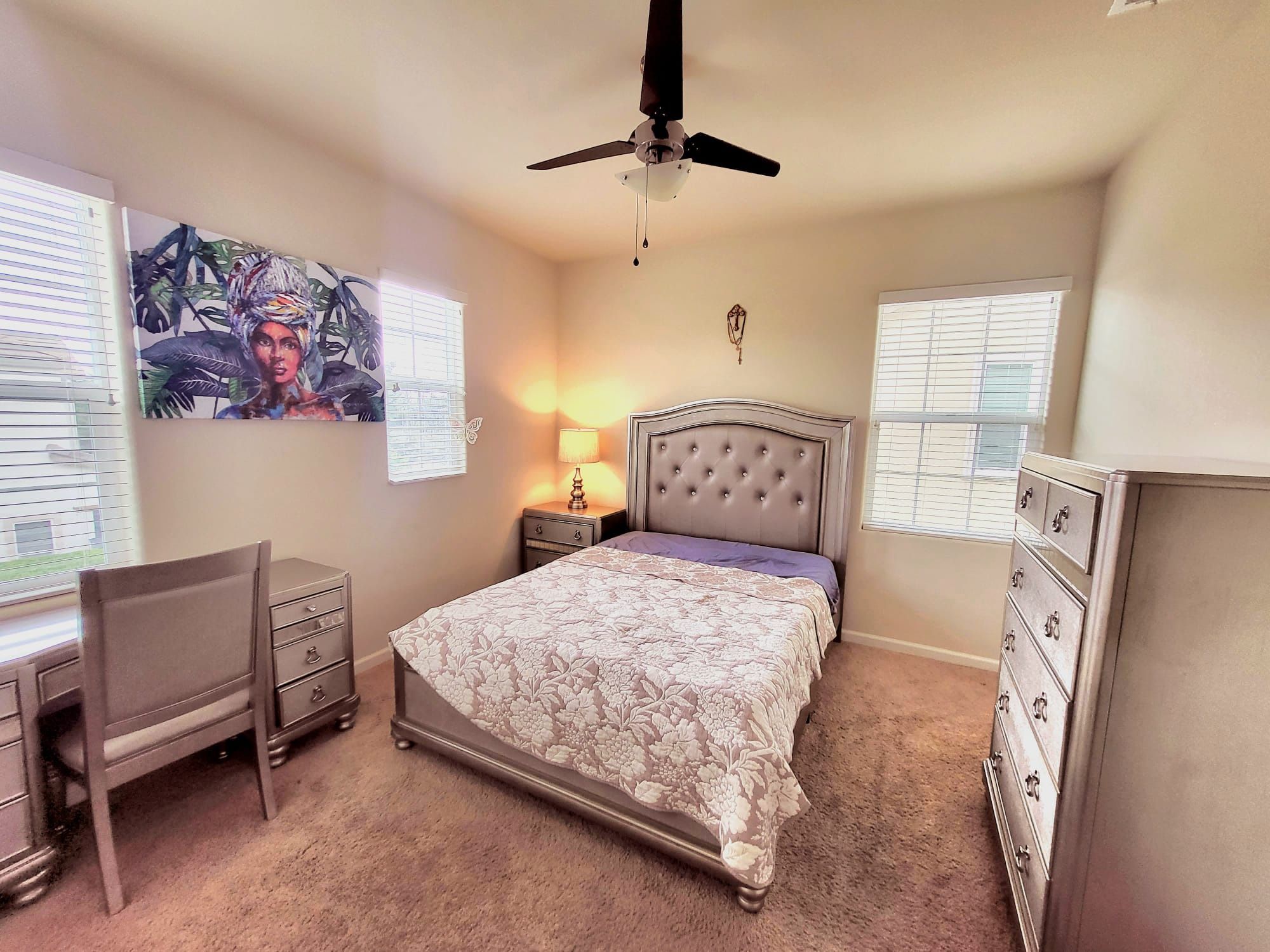 Beautiful Bedroom Set (With Lamp)