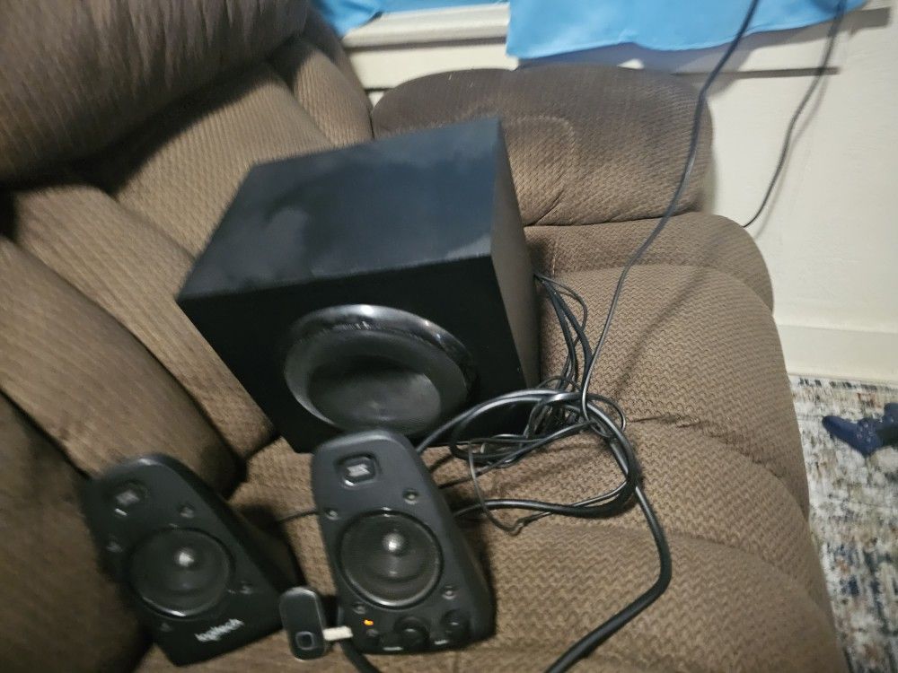 Logitech Z623 400 Watt Home Speaker System, 2.1 Speaker System - Black