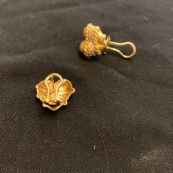 14 K Yellow Gold  With  Diamonds  Heart  Shaped  Earrings 