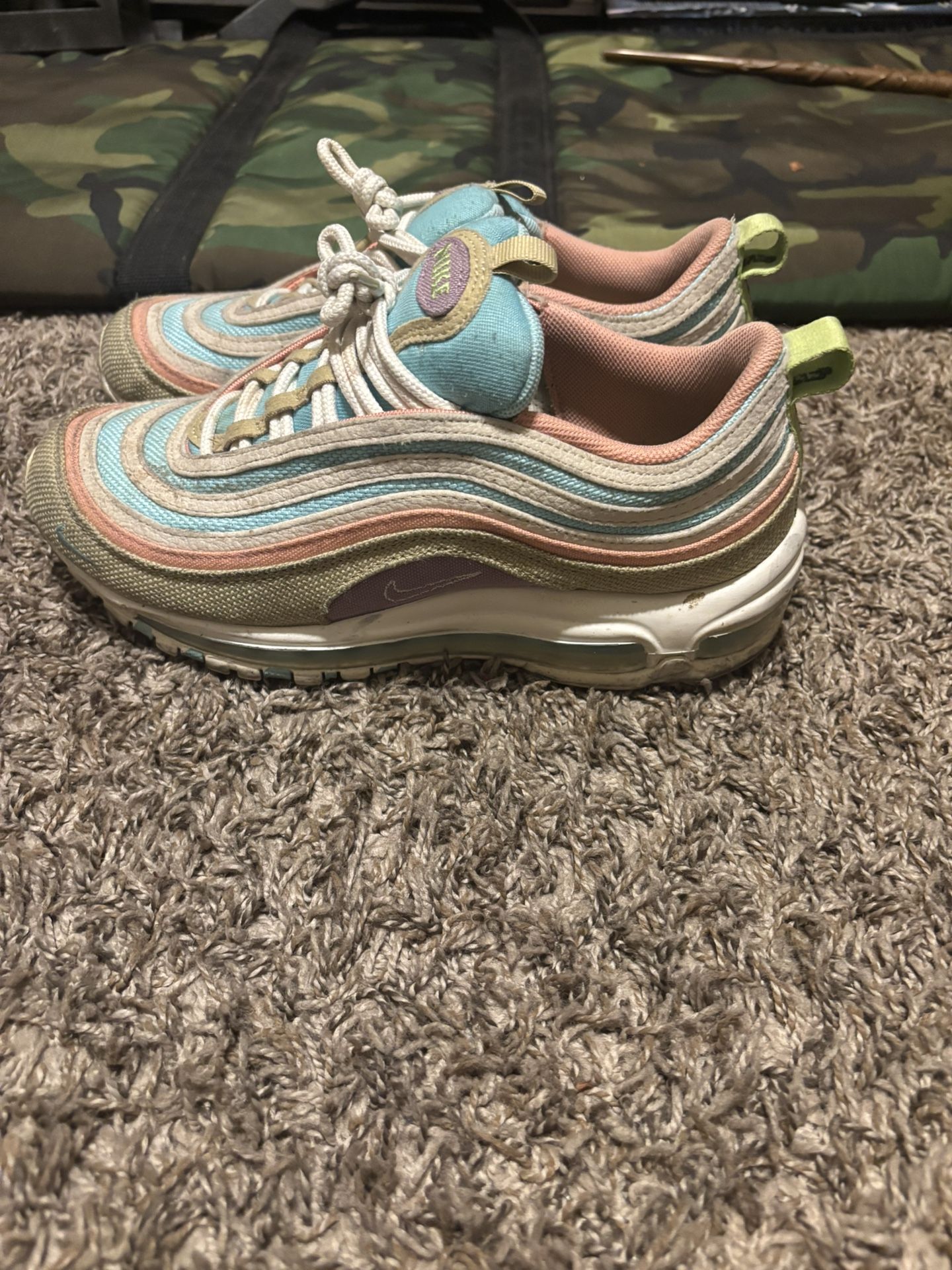 Size 7y Nike Air Max