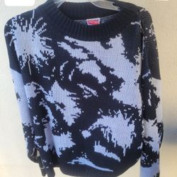 Black And White Blouse. Long Sleeve Top. Warm. Blusa