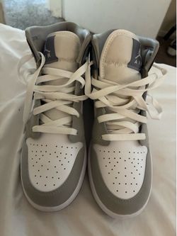 Air Jordan 1 Mid SE Cool Grey White Size 6.5Y New No Box