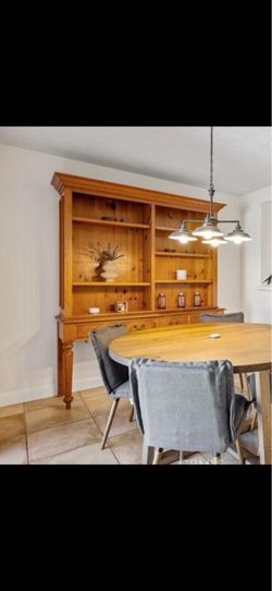 Solid Wood Dining Room Hutch/Display Cabinet