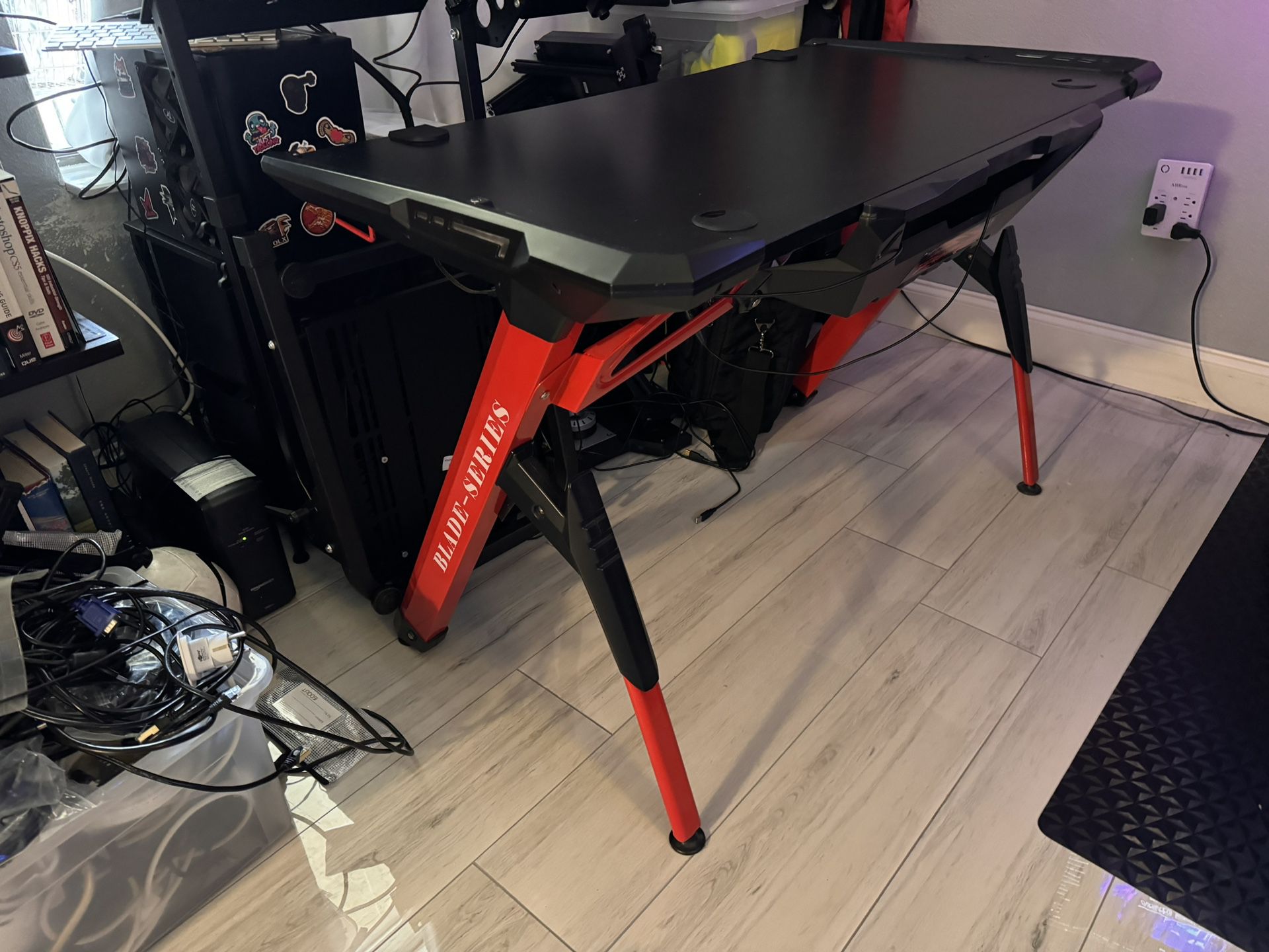 Gaming Desk With Under Desk Keyboard Tray