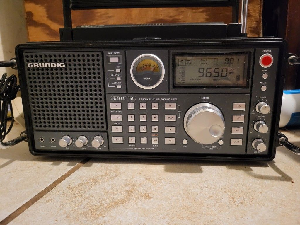 Grundig Eton Satellit 750 Communications Receiver FM LW MW SW Air HAM