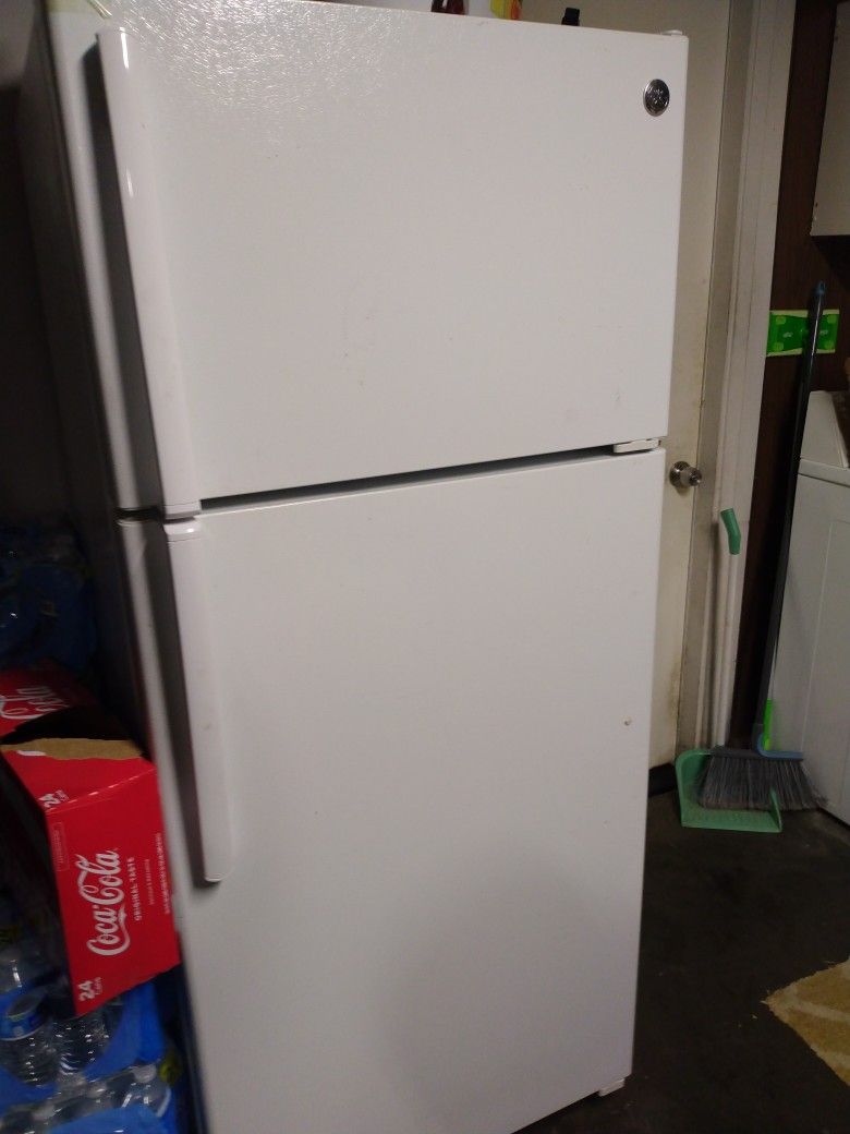 Refrigerator 