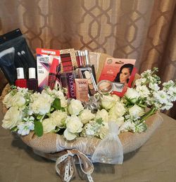 Makeup & Roses Gift Bouquet for Sale in Houston, TX - OfferUp