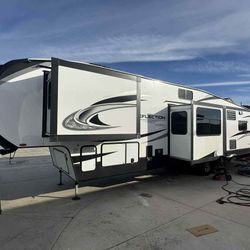 2021 Grand Design Reflection Fifth Wheel/ Rv/ Travel Trailer 